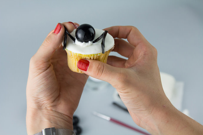 Spooky Spider Secret Message Cupcakes 