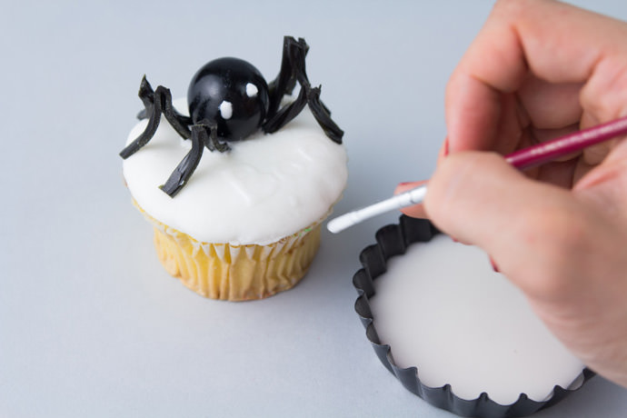 Spooky Spider Secret Message Cupcakes 