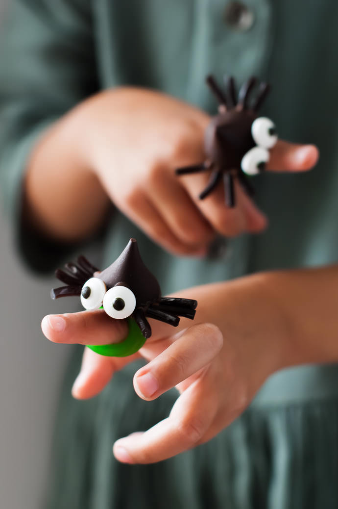 Mr. Spooky Spider Chocolate Ring Pops