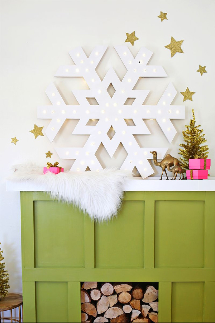 Deck Your Walls Holiday Decor