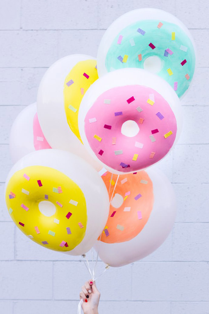 DIY Donut Balloons, tutorial via Studio DIY