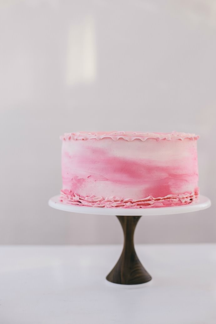 Two-Toned Valentine Cake Decorating Tutorial