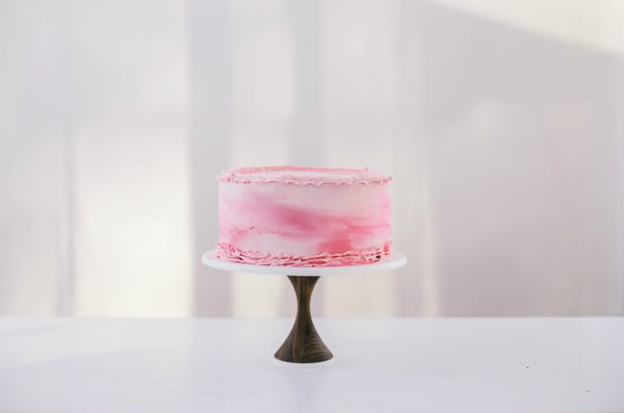 Two-Toned Valentine Cake Decorating Tutorial