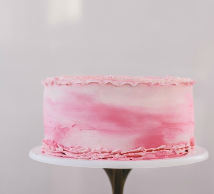 Two-Toned Valentine Cake Decorating Tutorial