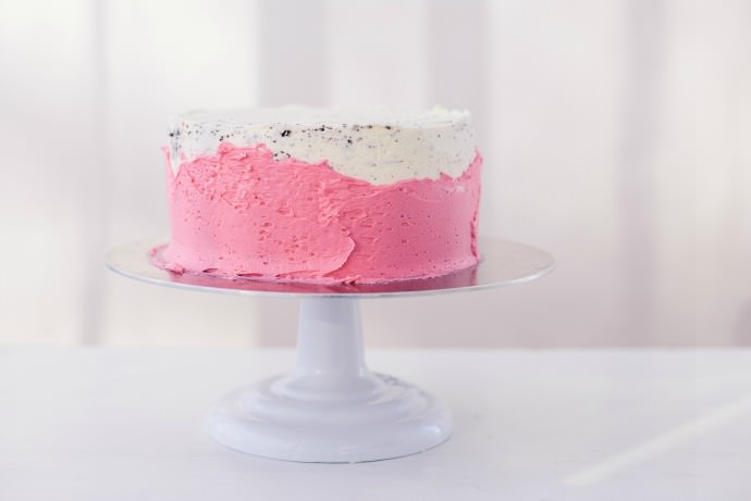 Two-Toned Valentine Cake Decorating Tutorial