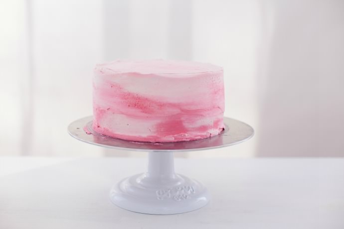 Two-Toned Valentine Cake Decorating Tutorial