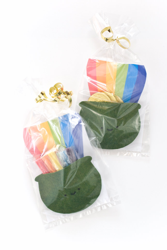 Super Cute Pot of Gold Favors for St. Patrick’s Day