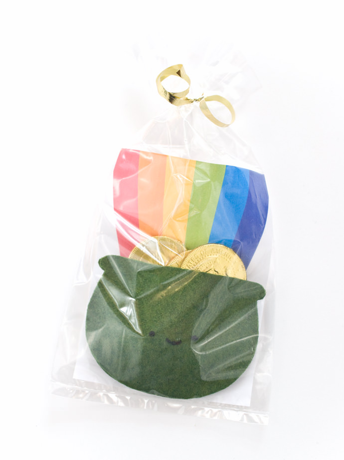 Super Cute Pot of Gold Favors for St. Patrick’s Day