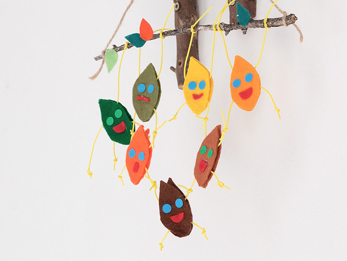 DIY Trapeze Leaves Mobile