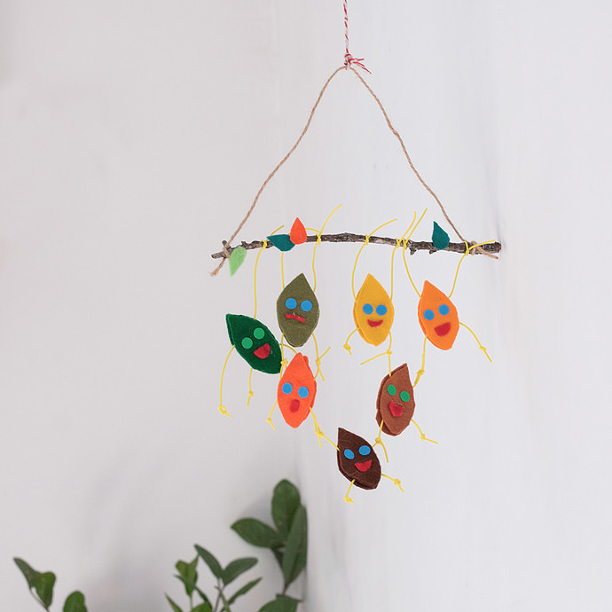 DIY Trapeze Leaves Mobile