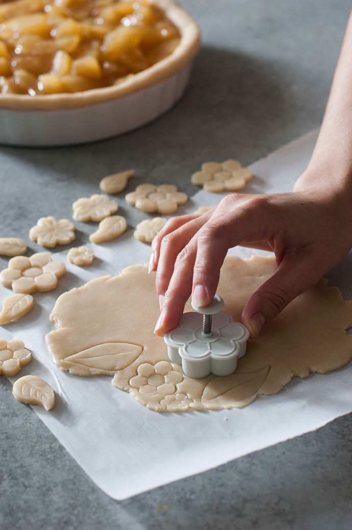 Edible Flower Pie Crust Tutorial