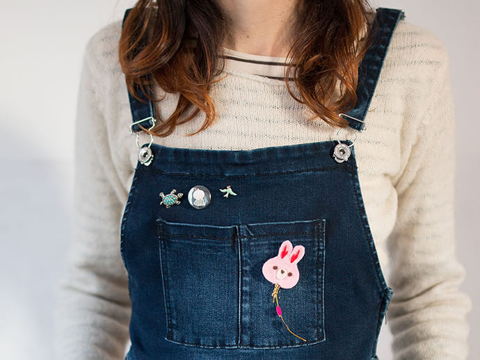 Make super cute brooches that come with a card for a perfect Easter greeting!