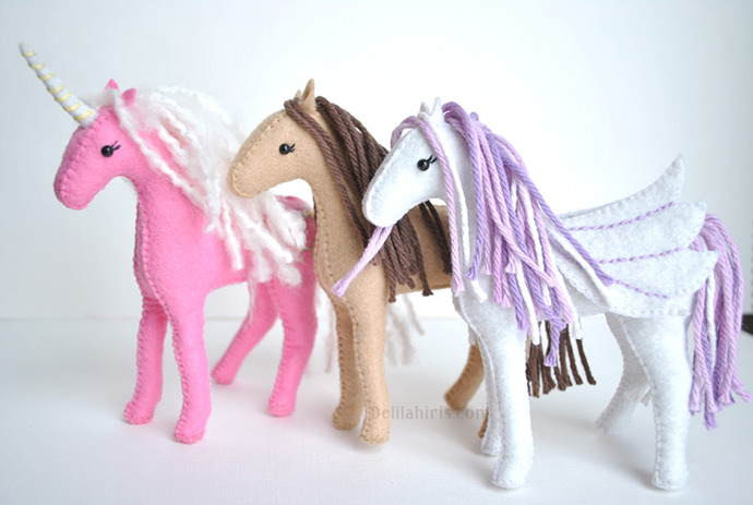 Felt Horse Sewing Pattern, tutorial via Delilah Iris