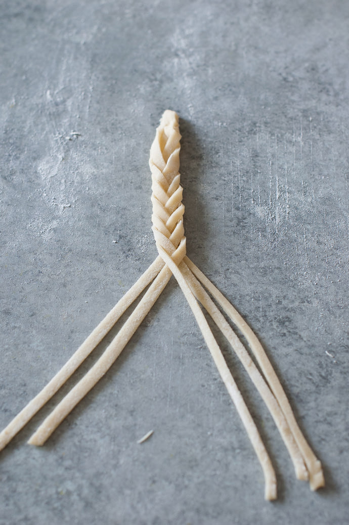 Fishtail Braid Pie Crust Tutorial