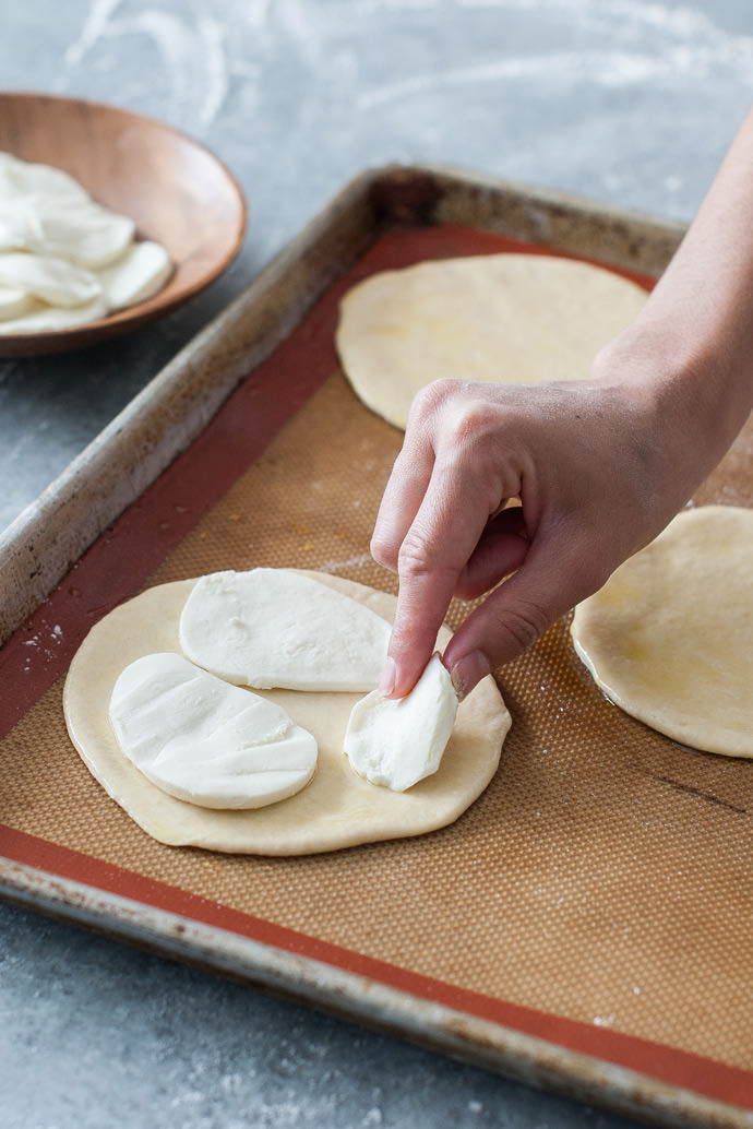 Recipe: Mini Garden Pizzas