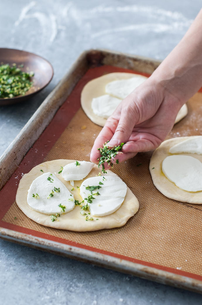 Recipe: Mini Garden Pizzas