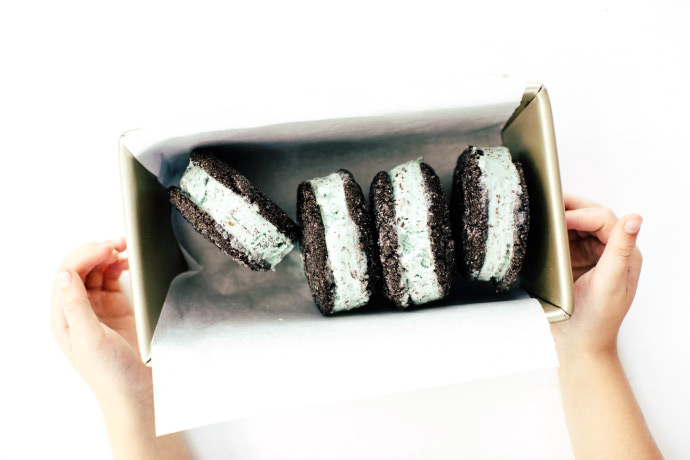 Recipe for Chocolate Mint Ice Cream Sandwiches