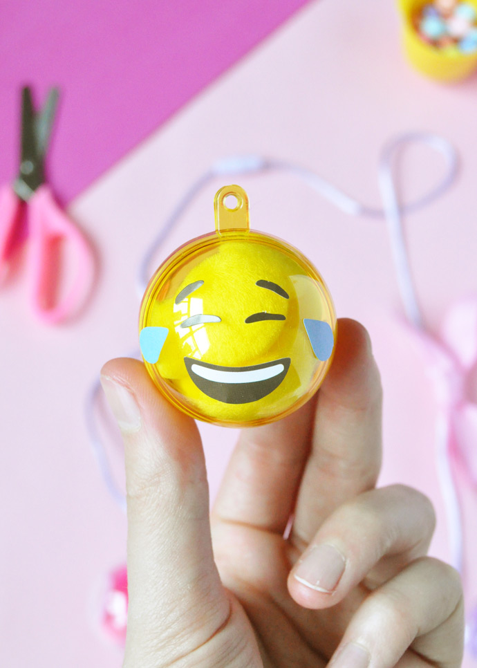 DIY Emoji Bubble Necklaces