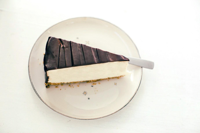 Recipe: Almost No-Bake Cheesecake with Chocolate Ganache