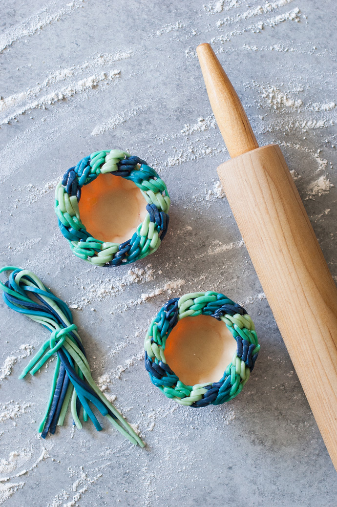 Diagonal Blues Friendship Bracelet Pie Crust Tutorial