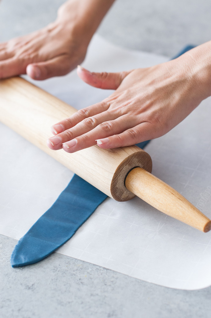 Diagonal Blues Friendship Bracelet Pie Crust Tutorial