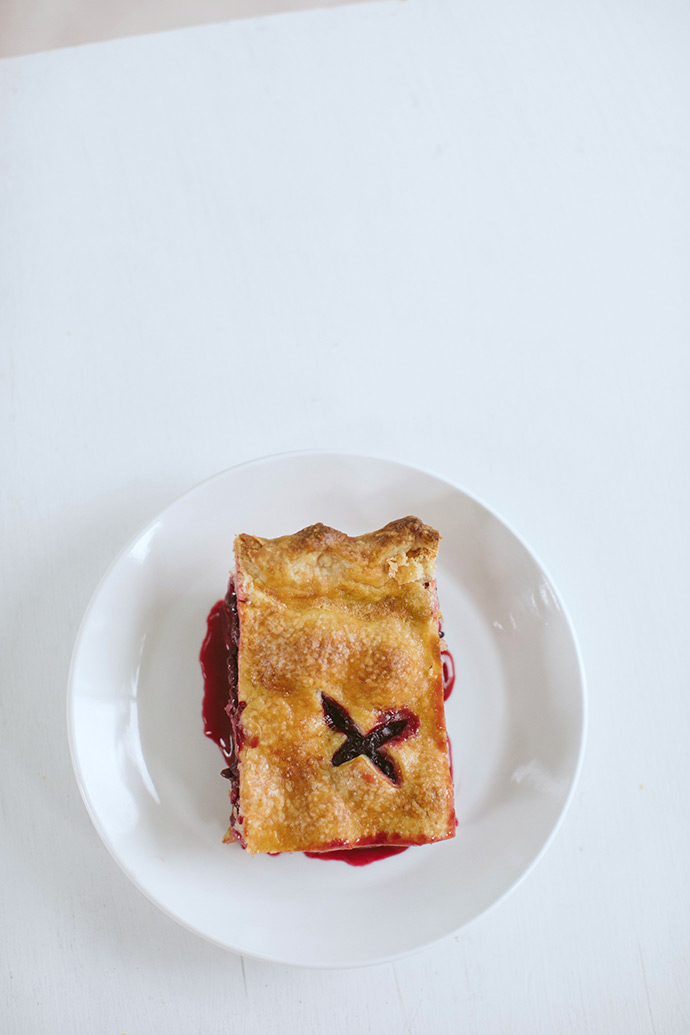 Blackberry Apple Slab Pie