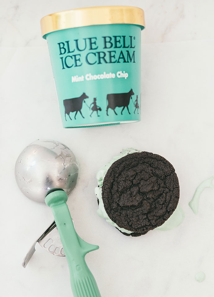 Check out all SEVEN ice cream sandwich recipes on Handmade Charlotte’s blog! Made with her yummy homemade cookies and @bluebellicecream. So good, you’ll want to lick your screen! #recipe #icecream #cookies #icecreamsandwich #homemade #bluebellicecream