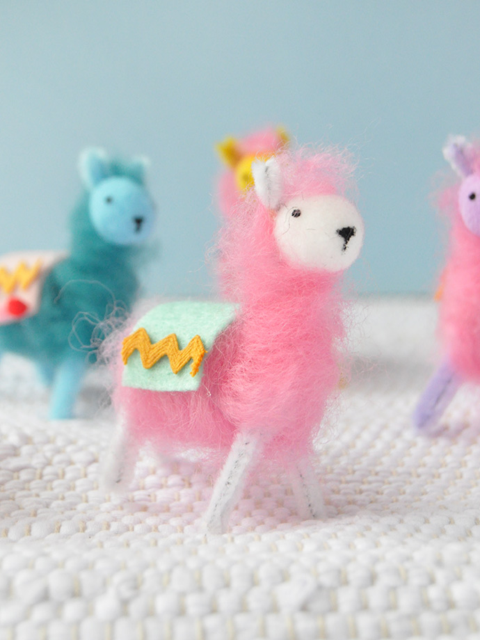 Pipe Cleaner & Wool Llamas