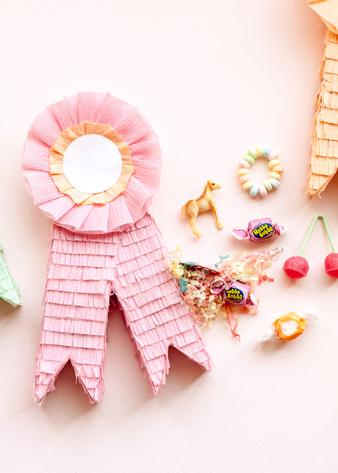 DIY Prize Ribbon Piñata