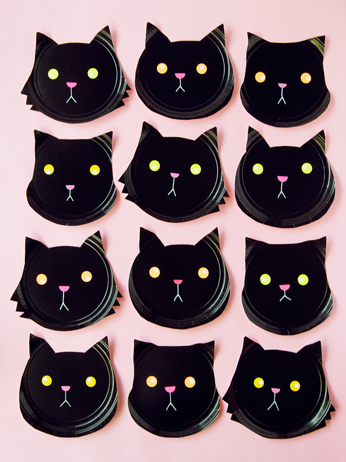 Paper Plate Black Cats
