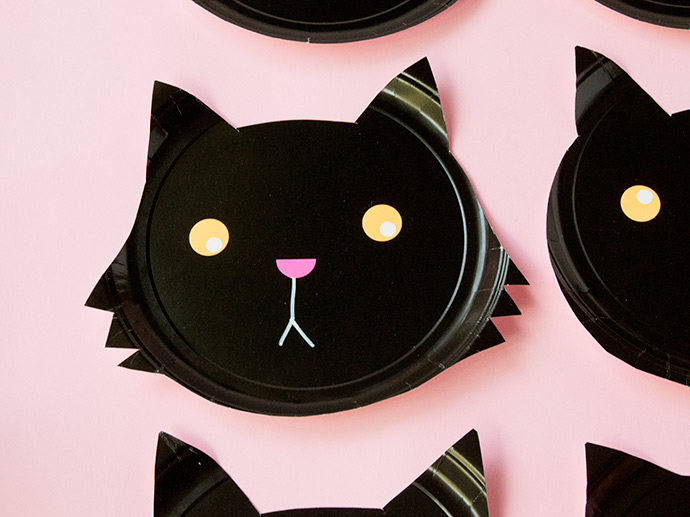 Paper Plate Black Cats