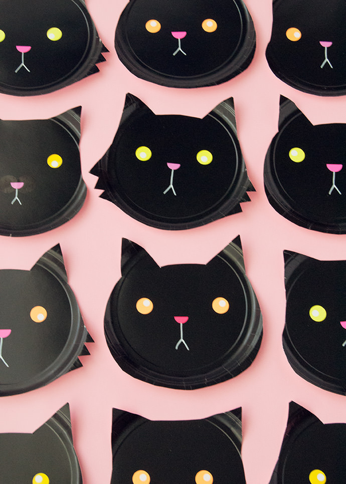 Paper Plate Black Cats