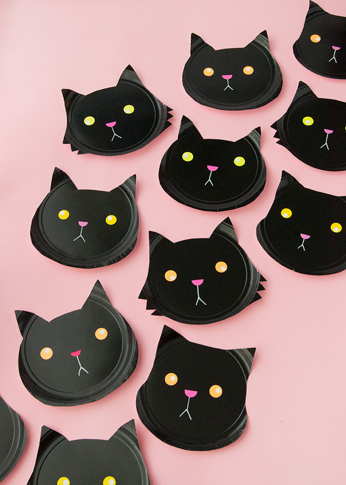 Paper Plate Black Cats