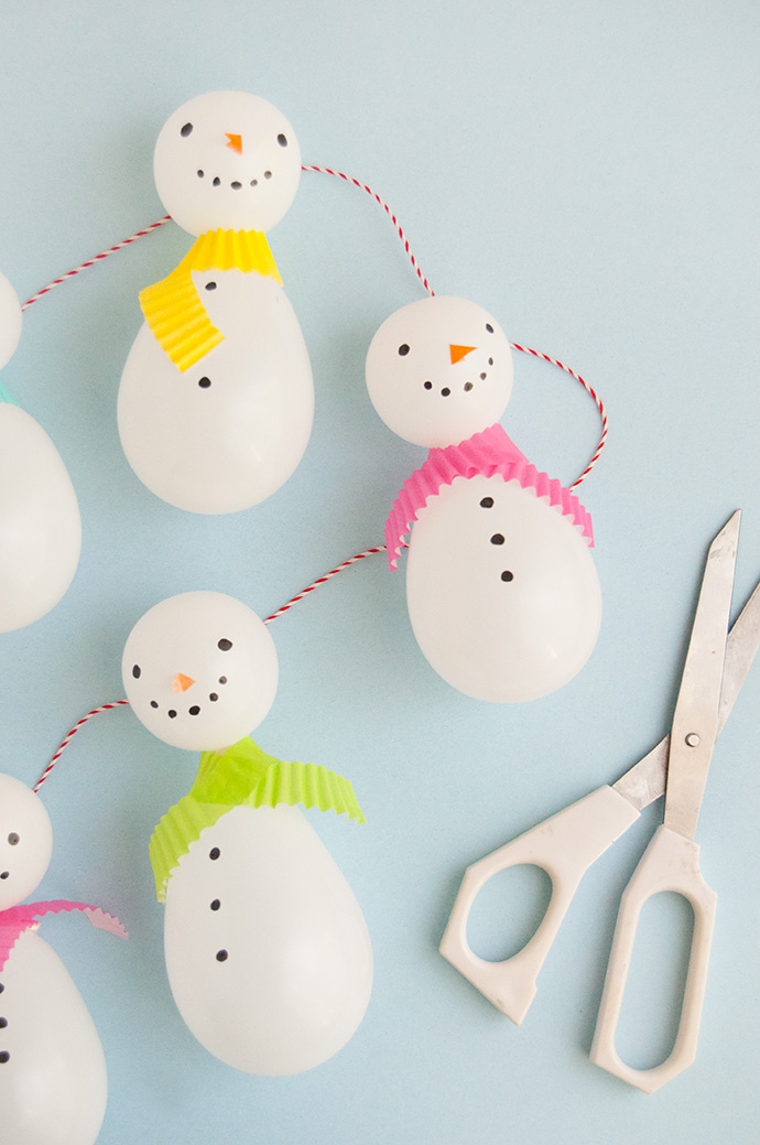 Balloon Snowman Garland