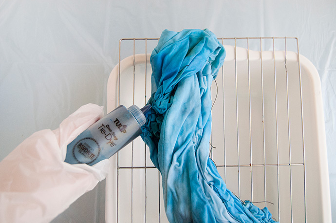 How to Make Shibori Pillows for the Holidays