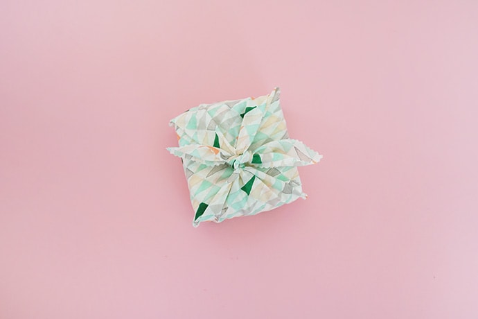 Simple DIY Gift Wrap for Mother's Day