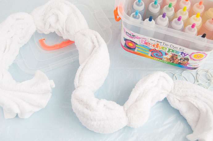 How to Tie Dye with Kids: Three Ways