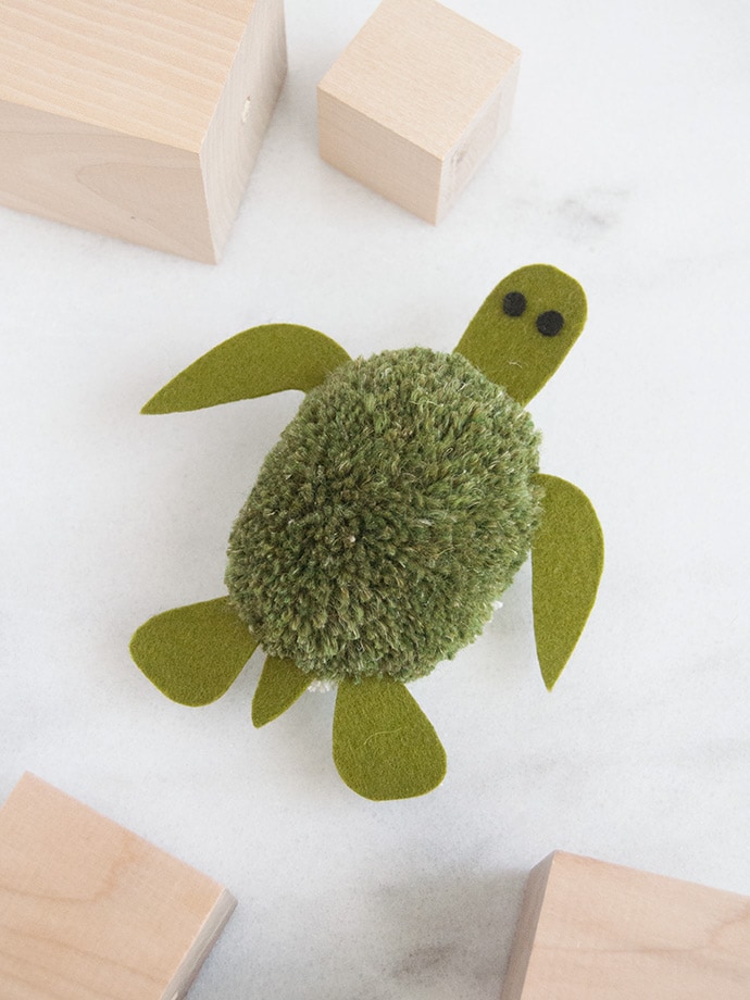 Turtle Pom Pom