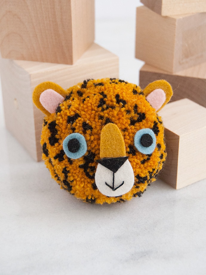 Pom Pom Animals Pattern (Crafts) – Lion Brand Yarn